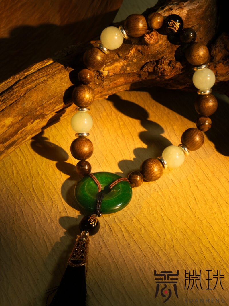 Veiled Radiance Clasping Jade-蟄光扣玉